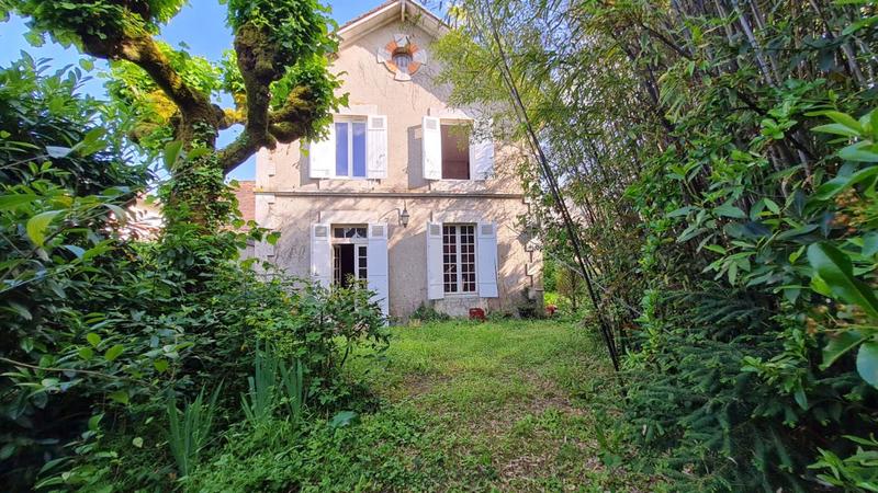 Maison - 349 m² - 13 pièces