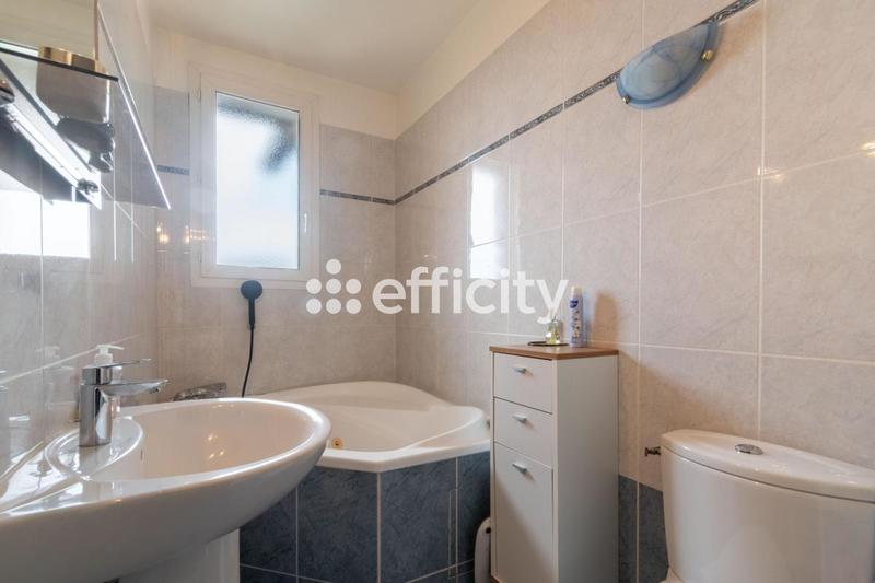 Pavillon - 130 m² - 6 pièces