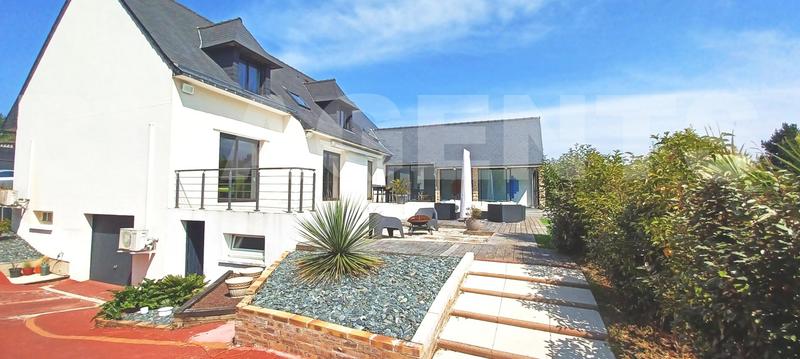 Demeure - 250 m² - 9 pièces