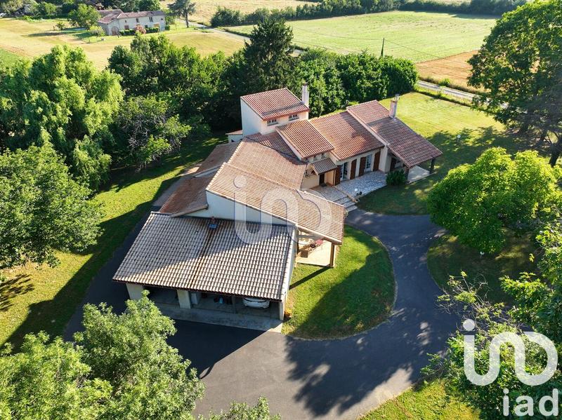 Maison - 220 m² - 7 pièces