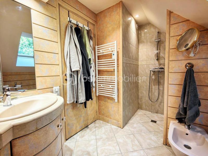 Maison - 390 m² - 15 pièces