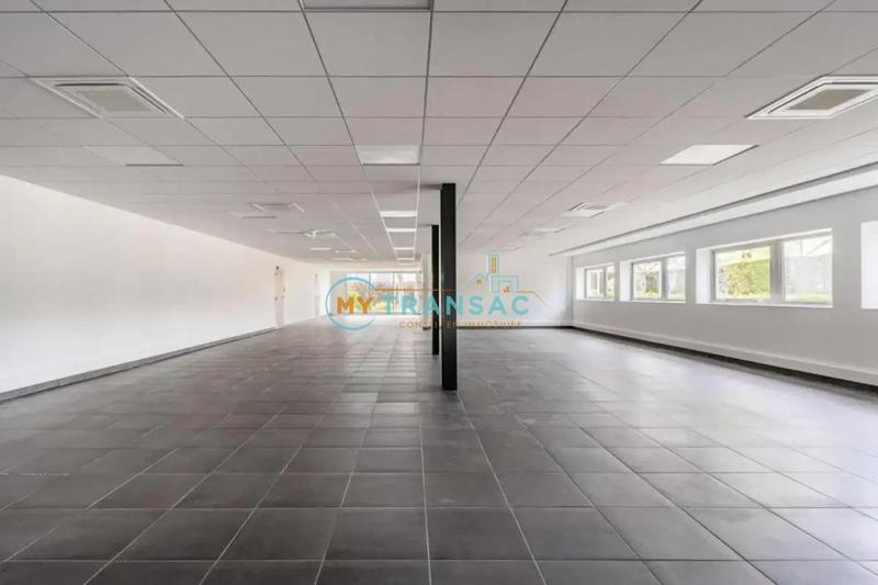 Local d'activités - 2 361 m²