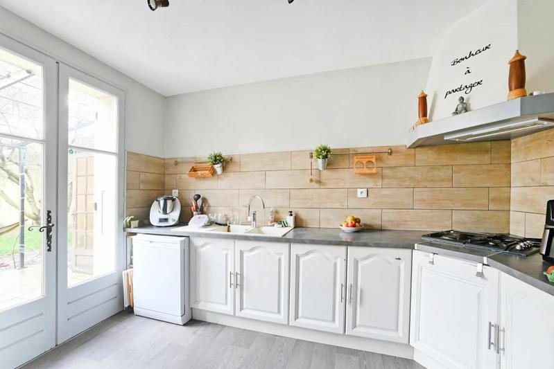 Maison - 220 m² - 9 pièces