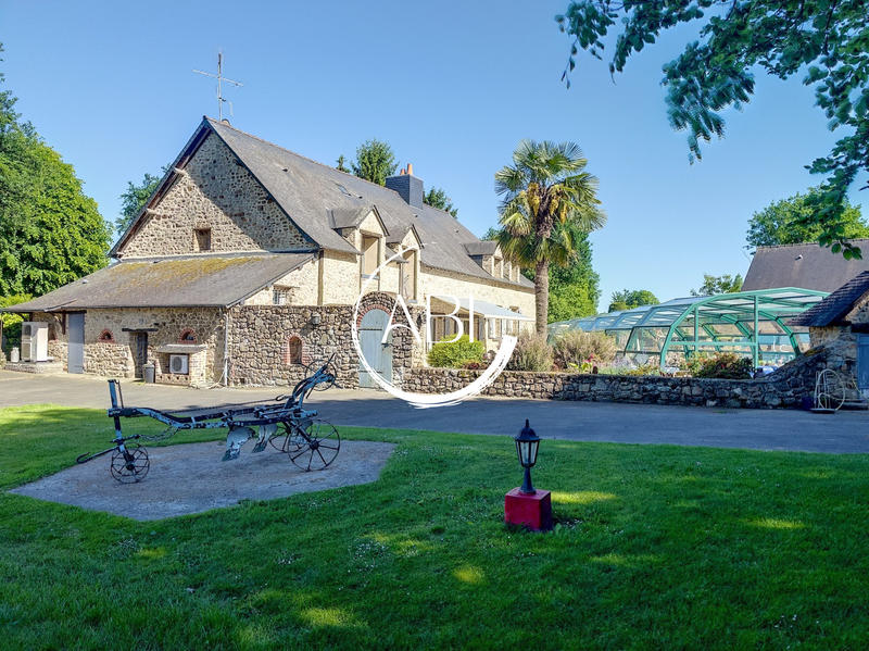 Maison ancienne - 250 m² - 7 pièces