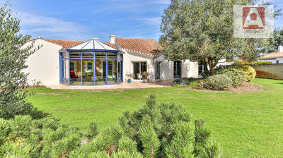 Maison - 244 m² - 4 pièces