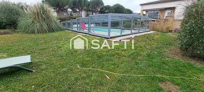 Maison - 240 m² - 8 pièces