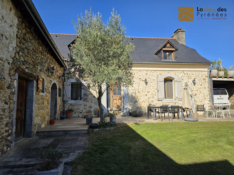 Maison traditionnelle - 310 m² - 10 pièces