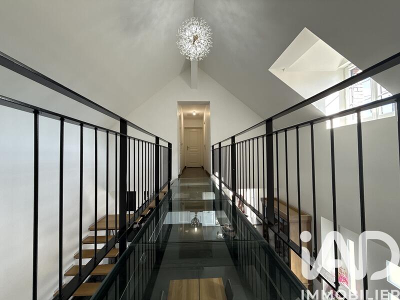 Maison - 178 m² - 8 pièces