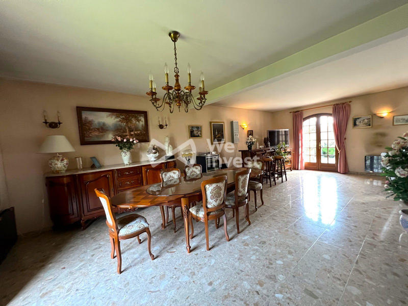 Maison - 205 m² - 9 pièces