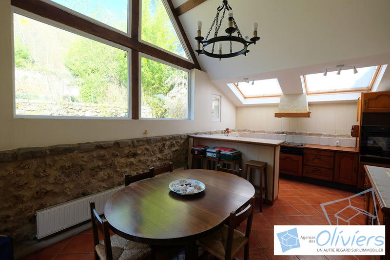 Maison - 285 m² - 8 pièces