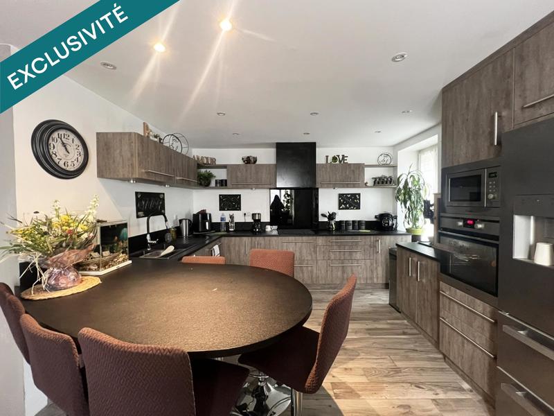 Maison - 274 m² - 10 pièces