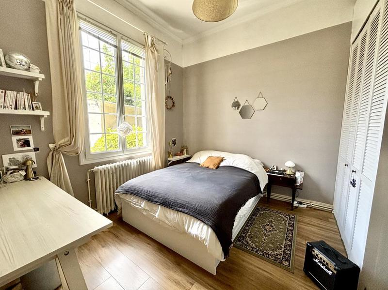 Maison - 180 m² - 8 pièces