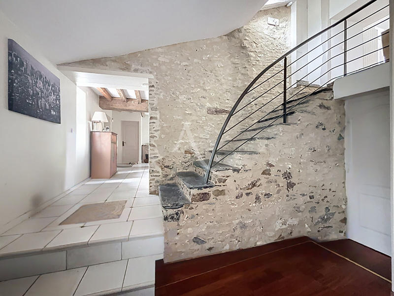 Maison - 208 m² - 7 pièces