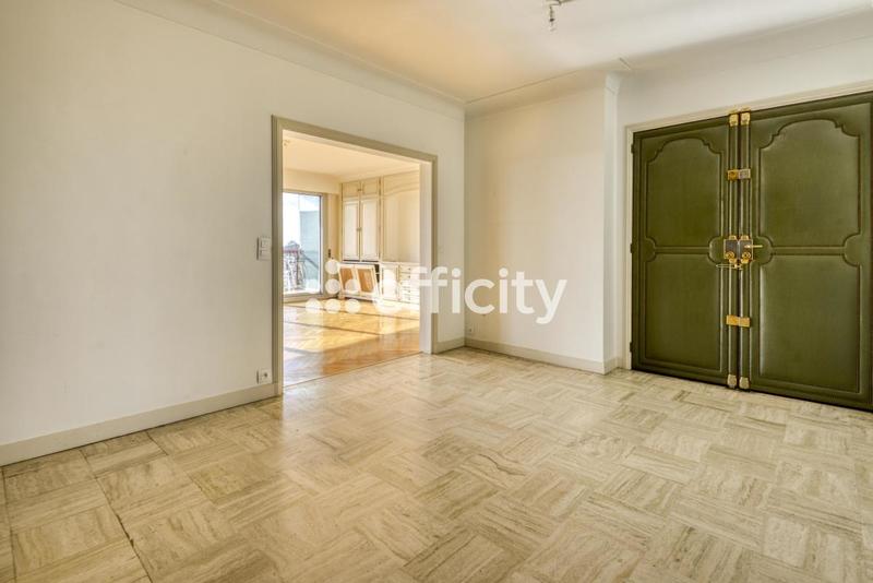 Appartement - 157 m² - 6 pièces