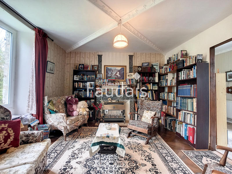 Propriété - 426 m² - 10 pièces