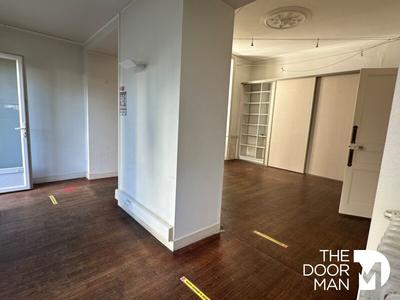 Immeuble - 241 m² - 18 pièces