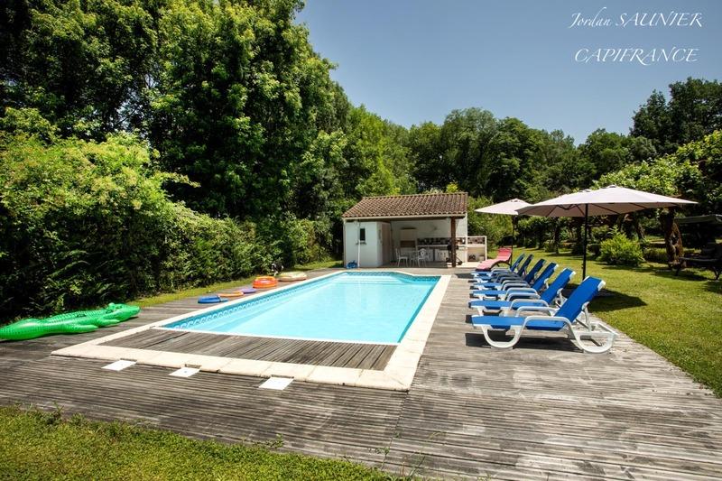 Demeure - 393 m² - 14 pièces