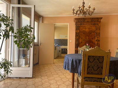 Maison - 220 m² - 8 pièces