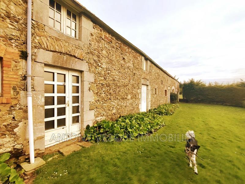 Maison - 250 m² - 10 pièces