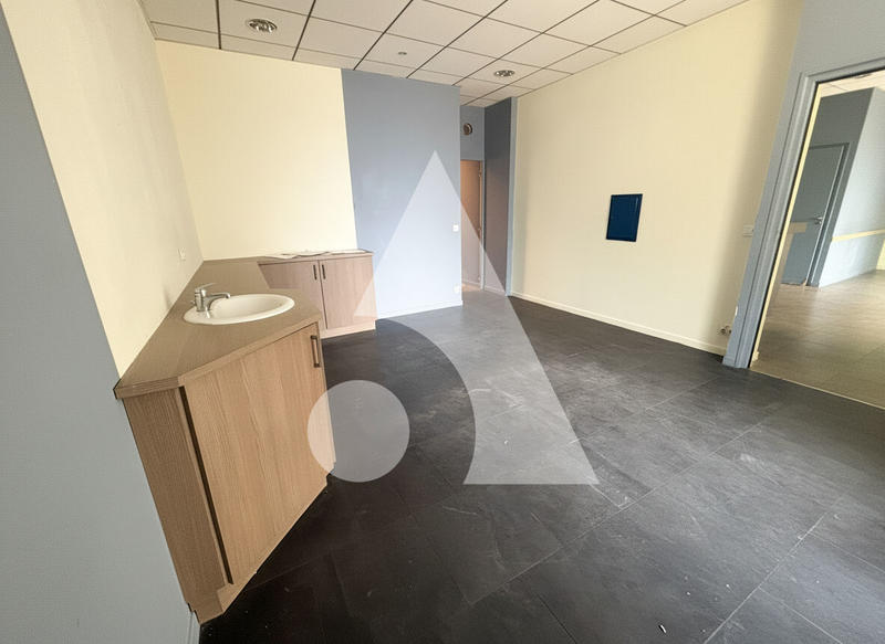 Local commercial - 106 m² - 4 pièces