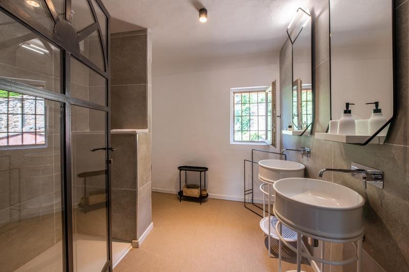 Maison - 440 m² - 12 pièces