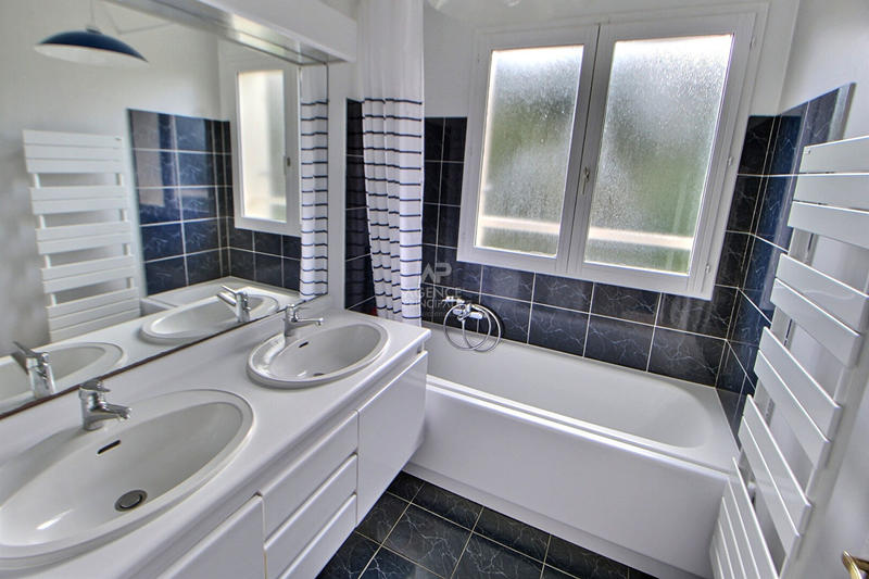 Villa - 180 m² - 7 pièces