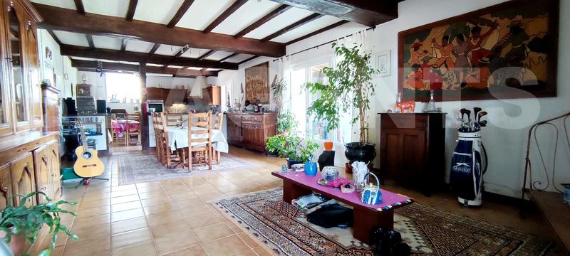 Maison - 273 m² - 10 pièces