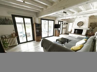 Maison - 260 m² - 8 pièces