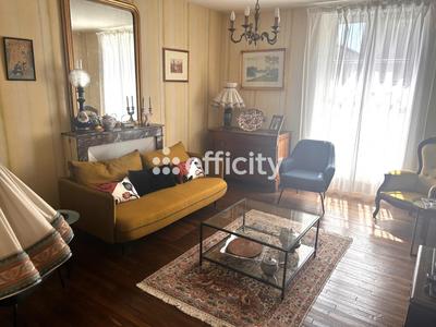 Maison - 201 m² - 7 pièces