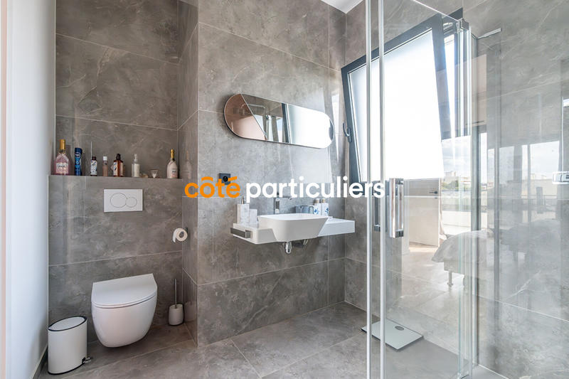 Maison - 235 m² - 8 pièces