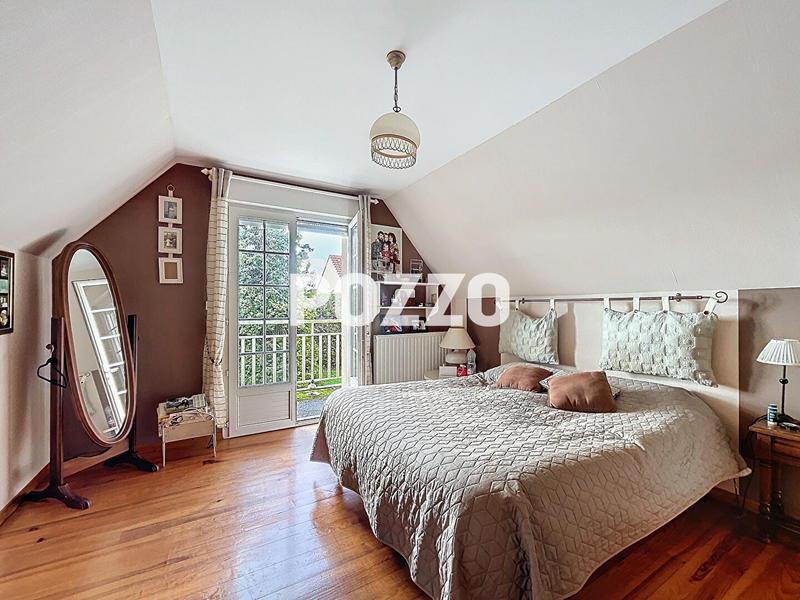 Maison - 249 m² - 10 pièces