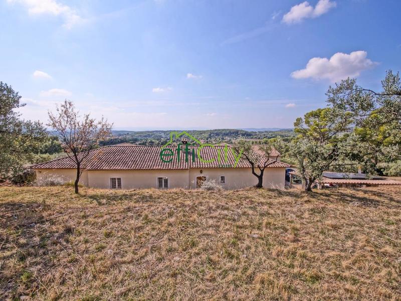 Maison - 260 m² - 7 pièces