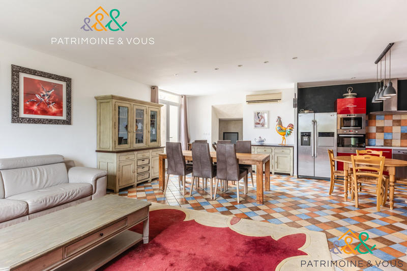 Local commercial - 1 175 m² - 28 pièces