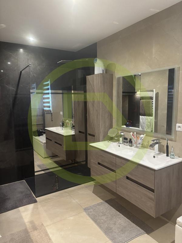 Maison - 160 m² - 5 pièces