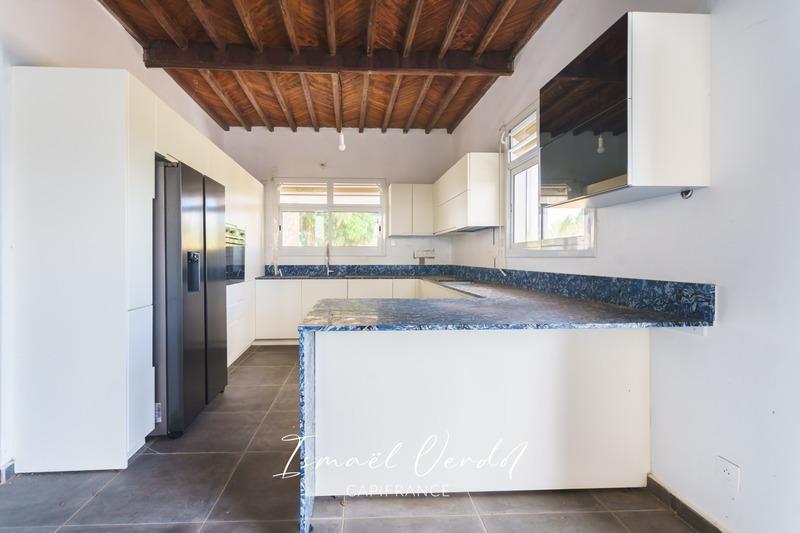 Maison - 392 m² - 20 pièces