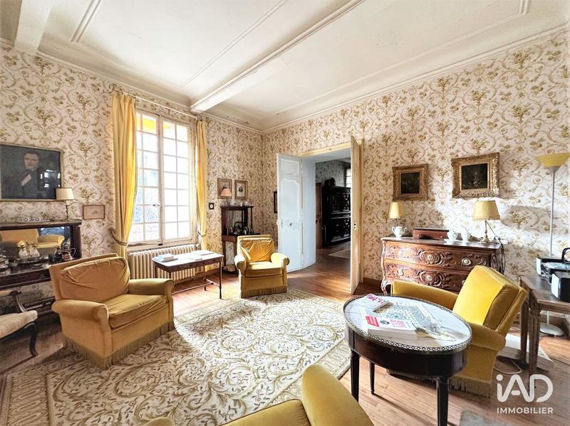 Maison - 690 m² - 17 pièces