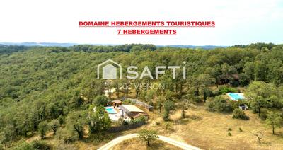 Maison - 456 m² - 26 pièces