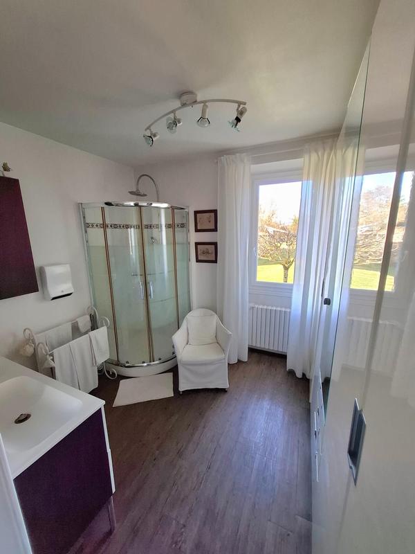 Maison - 220 m² - 8 pièces