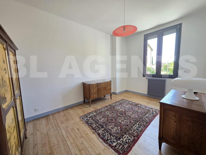 Maison - 240 m² - 6 pièces