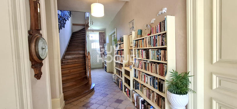 Demeure - 319 m² - 11 pièces