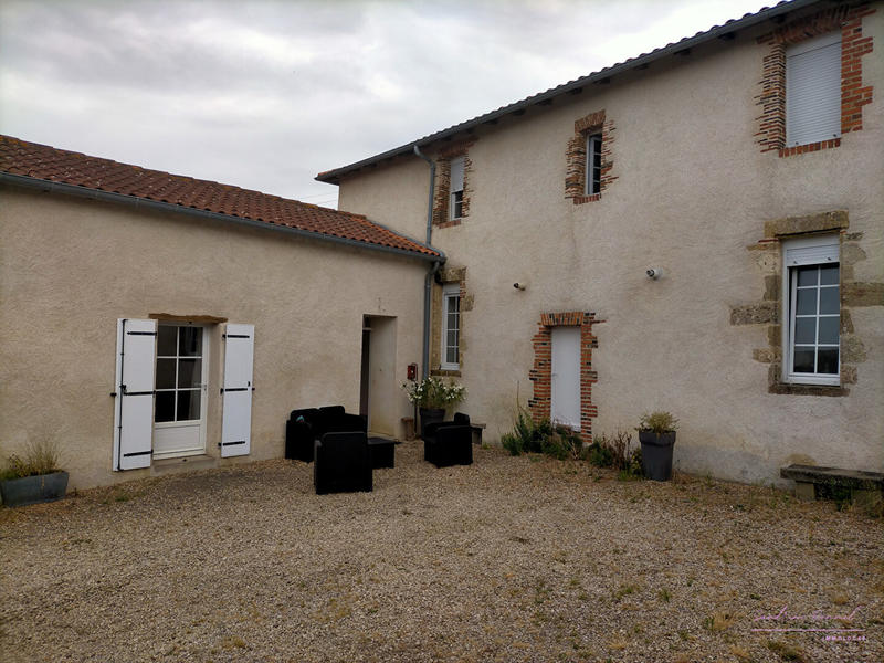 Maison - 168 m² - 9 pièces