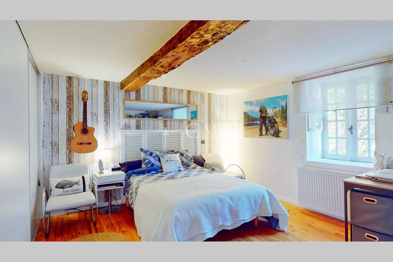 Maison - 330 m² - 8 pièces