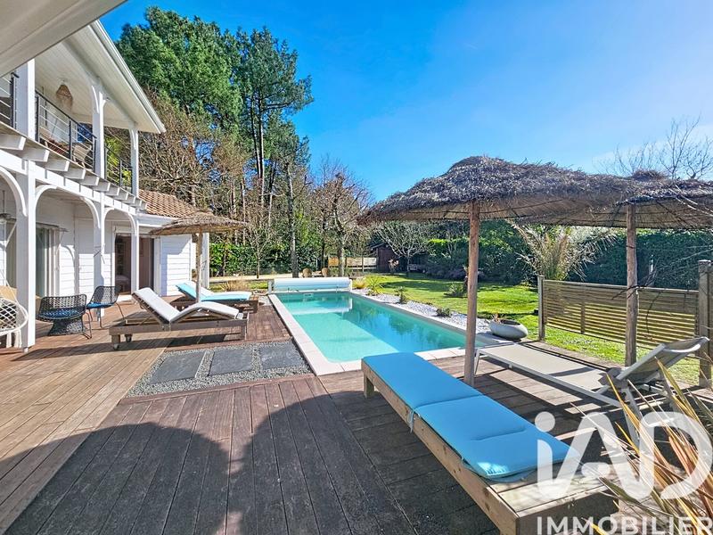 Maison - 198 m² - 8 pièces