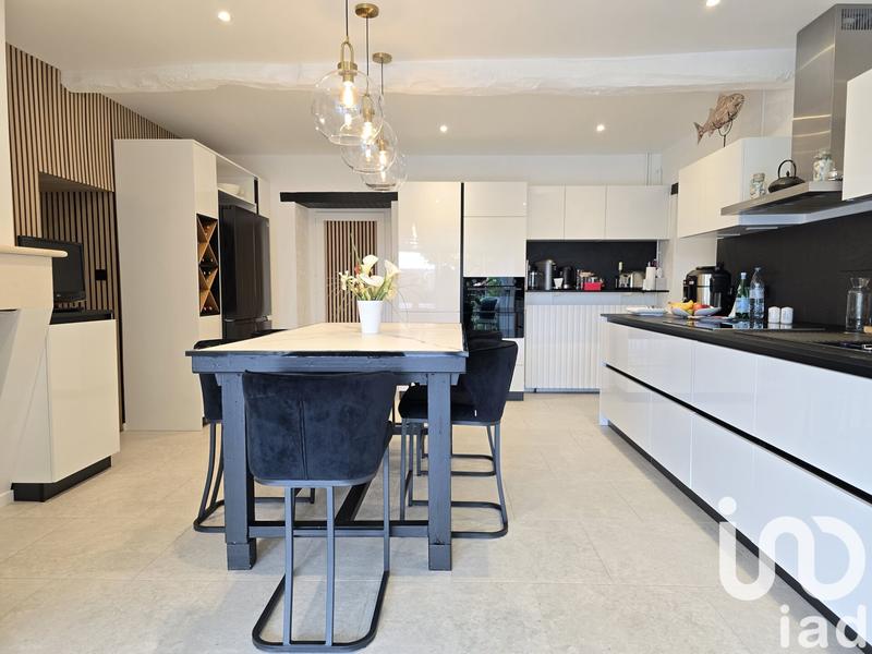 Maison - 390 m² - 11 pièces