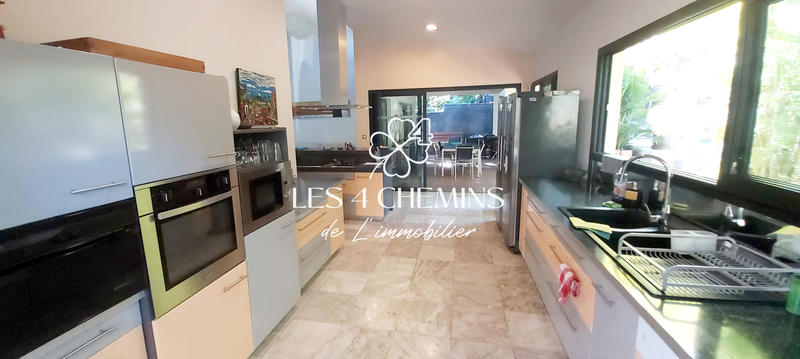 Villa - 220 m² - 6 pièces