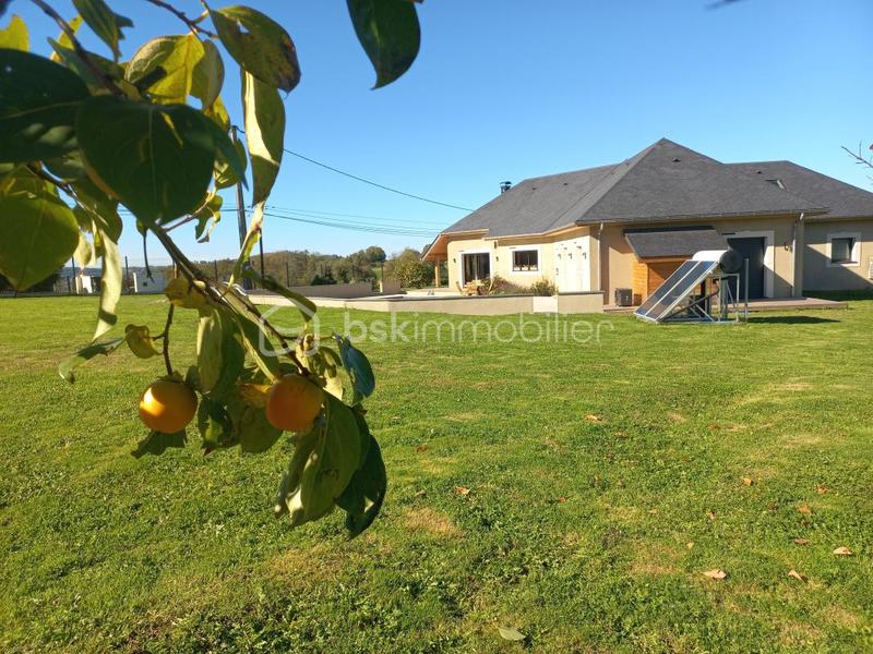 Maison traditionnelle - 220 m² - 8 pièces