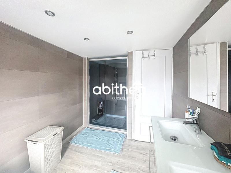 Maison - 183 m² - 8 pièces