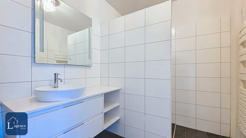 Maison - 228 m² - 7 pièces