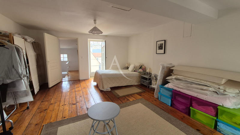 Maison - 177 m² - 8 pièces