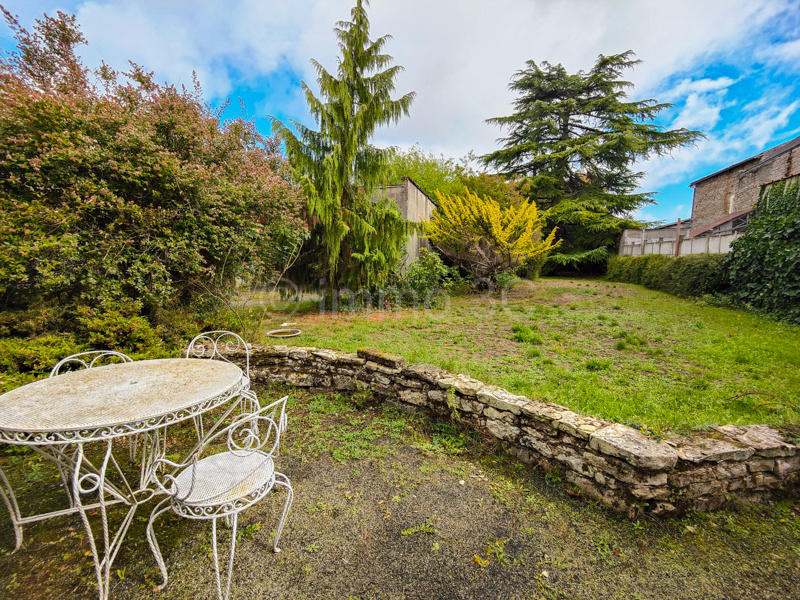 Maison - 202 m² - 7 pièces